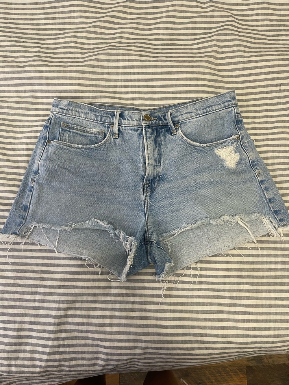 Good American 90’s cut off sz 8